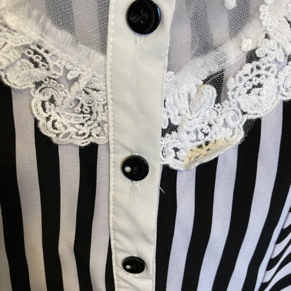 Cute blouse with stripes - Picture 4 of 5